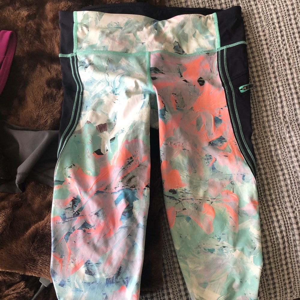 Lululemon Pastel Patterned Knee-Length Leggings - image 1